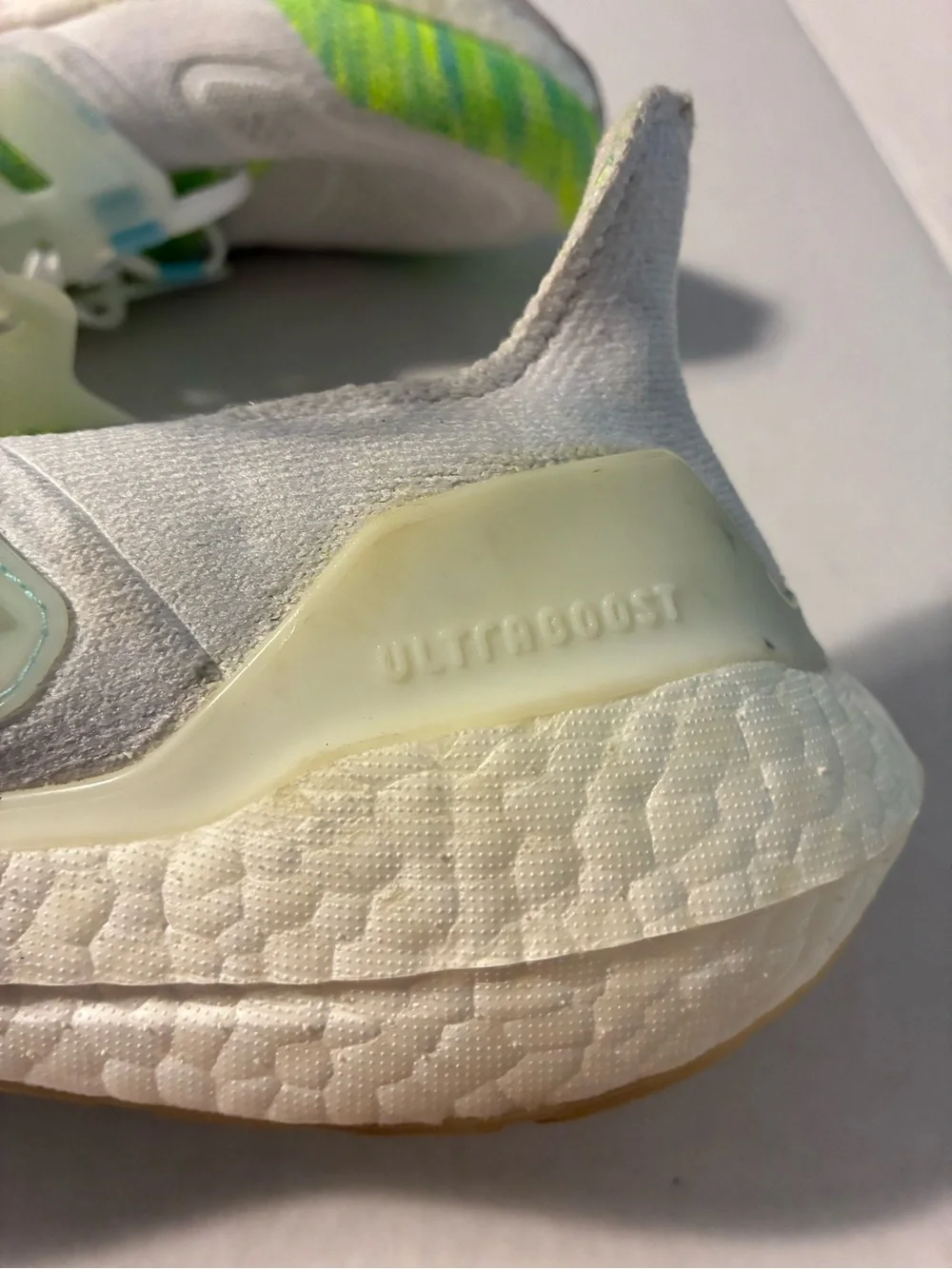 Adidas Ultraboost 22 Women's Running Shoes Size 7.5 Sneakers white yellow blue